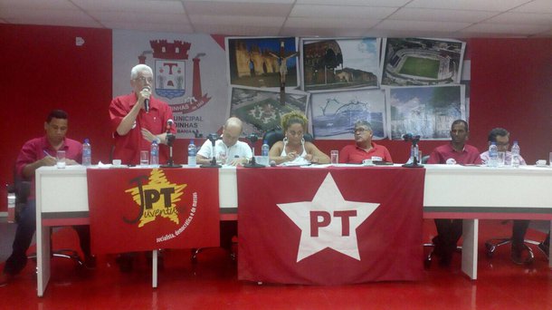 A uma semana do Processo de Eleições Diretas para renovação do comando do PT, deputados federais e estaduais e dirigentes partidários visitaram as diversas regiões da Bahia mobilizando centenas de filiados em plenárias para debater as teses das chapas que se apresentam para eleger delegados ao congresso estadual da agremiação que será realizado nos dias 4, 5 e 6 de maio, quando será eleito o próximo diretório estadual e a nova presidência; segundo o deputado Waldenor Pereira, "a chapa Muda PT representa os ideais de renovação partidária que são desejados pela ampla maioria dos petistas e necessários para que o PT esteja à altura da tarefa de eleger Lula e reconduzir Rui Costa ao governo da Bahia em 2018"