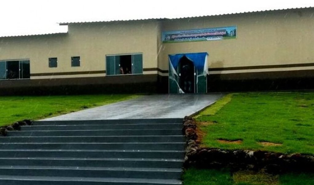 O presidente da Câmara de Vereadores do município de São Valério (TO), Silvonete Lopes dos Santos, acionou o MP-TO contra o vereador Joel Maciel Lemos e os institutos Igas e Fênix, por suposta prática de irregularidades, ocorridas quando Lemos presidiu o Legislativo municipal; constam na representação que há uma nota fiscal emitida a um dos institutos no valor de R$ 4 mil, por suposta capacitação de atendimento ao público, o que não teria acontecido, segundo o presidente da Câmara. Sobre o instituto Fênix, a denúncia aponta a possibilidade de fraude em outra nota fiscal, no valor de R$ 6,5 mil, por suposta prestação de serviços pelo Instituto, que também não teria ocorrido