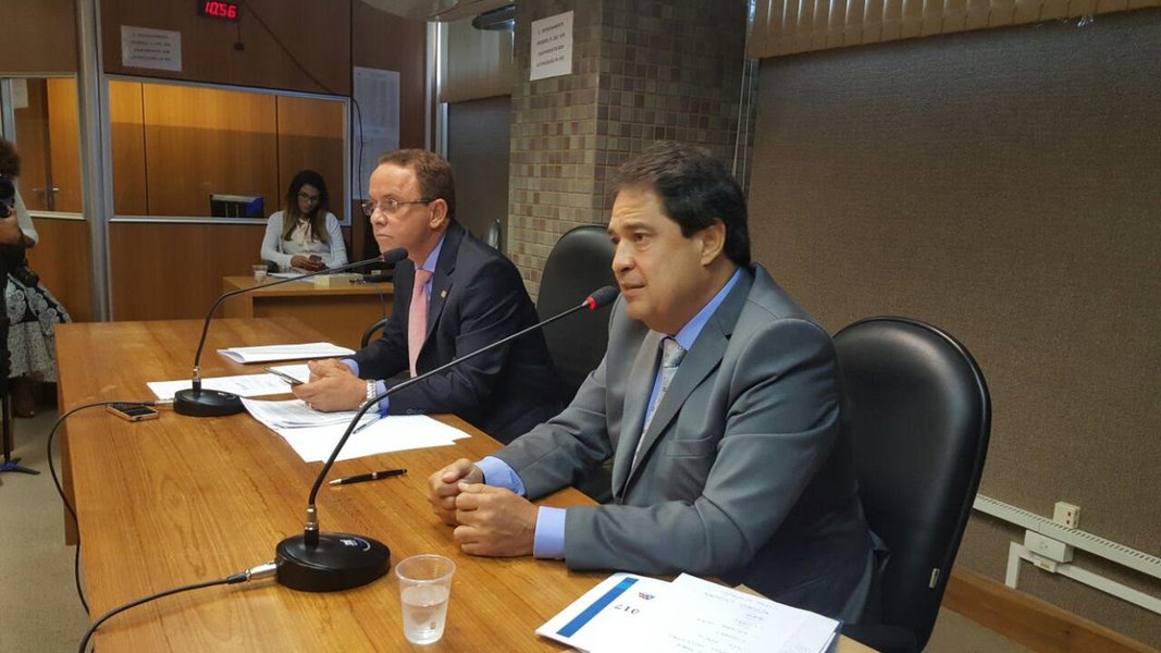 Em reunião na Comissão de Infraestrutura, Desenvolvimento Econômico e Turismo da Assembleia Legislativa nesta terça-feira, presidida pelo deputado Hildécio Meireles (PMDB), o secretário de Turismo do Estado, José Alves, respondeu a questionamentos dos parlamentares sobre a crise do setor na Bahia; sobre o Centro de Convenções, ele disse que o Executivo vai esperar a convocação da CPI para se manifestar; "Estamos persistindo, junto com o governador Rui Costa, em soluções, que serão apresentadas quando ele achar pertinente", disse o secretário