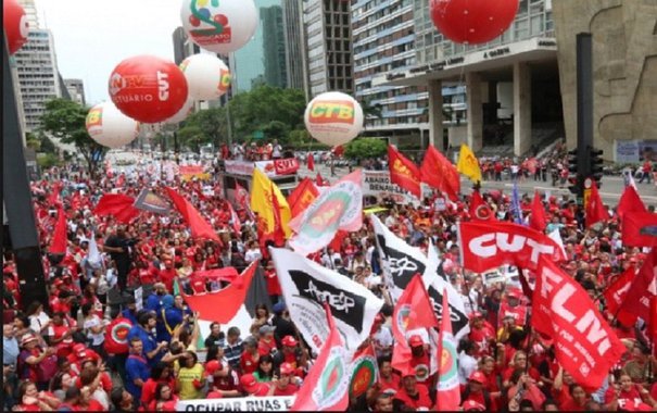 O juiz Alexandre David Malfatti, do Tribunal de Justiça de São Paulo (TJ-SP), acolheu na manhã dest domingo recurso da CUT-SP para a realização do ato político do 1º de Maio na Avenida Paulista; Malfatti considera a necessidade de “se dar a isonomia à manifestação da CUT e a outras já ocorridas" ali, "inclusive com a utilização de caminhão de som"; com a decisão, definitiva, o ato político de resistência do 1º de Maio da CUT será realizado avenida Paulista, com concentração a partir das 12 horas