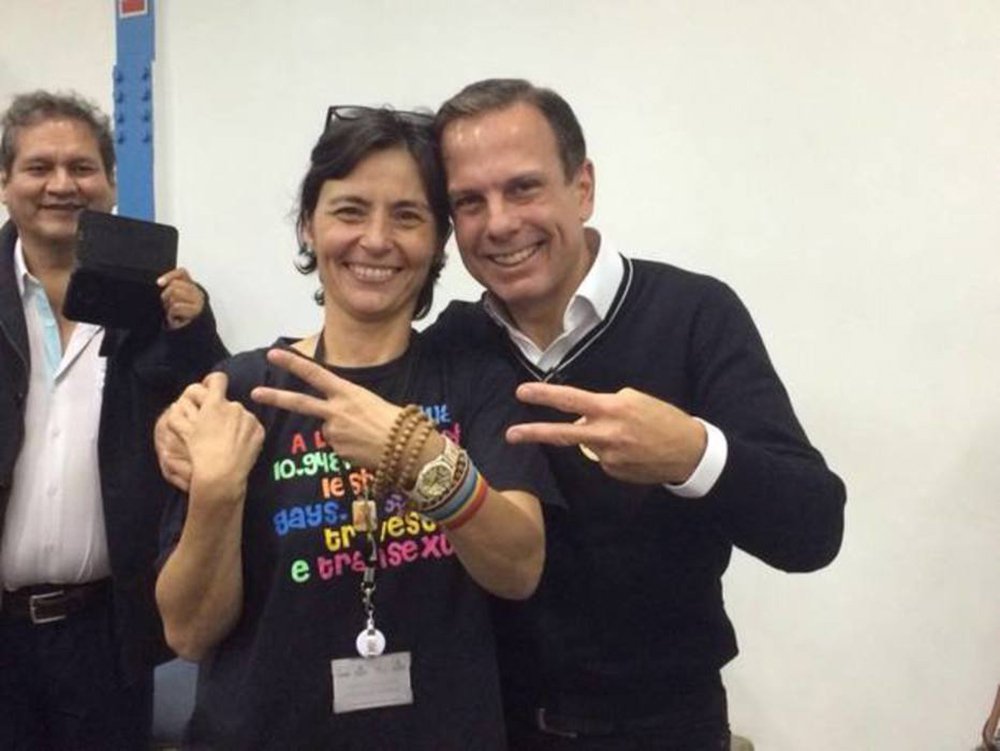 Em uma publicação no Facebook nesta quarta-feira 19, Soninha Francine (PPS) contou ter resistido, mas aceitado "gravar um vídeo ao lado do prefeito", que anunciou sua demissão da Secretaria Municipal de Desenvolvimento e Assistência Social, causando grande repercussão; "O que não foi de 'comum acordo' foi minha demissão, oras. Eu não concordo, mas ele é o chefe e não precisa da minha concordância para me mandar embora", disse a vereadora, contestando João Doria (PSDB)