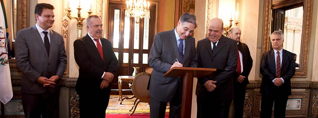 O governador Fernando Pimentel autorizou, em solenidade no Palácio da Liberdade, a Companhia de Habitação do Estado de Minas (Cohab Minas) a vender conjuntos habitacionais a serem construídos em sete municípios do estado; serão 614 unidades entre casas de 44,78 m² e apartamentos de 46,84 m², com investimentos de R$ 52 milhões