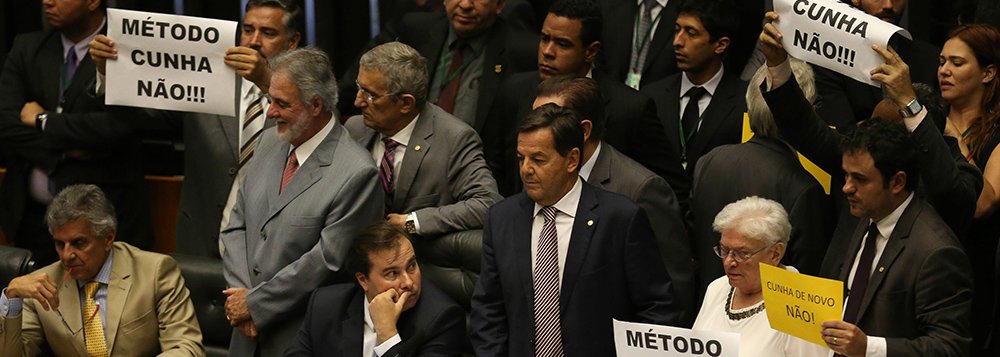 Brasília - Plenário da Câmara discute e vota novo requerimento de urgência para reforma trabalhista (Fabio Rodrigues Pozzebom/Agência Brasil)