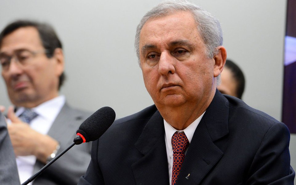 Pecuarista José Carlos Bumlai negou o interesse pela compra de um terreno em São Paulo para a instalação do Instituto Lula; depoimento foi prestado na condição de testemunha de acusação no processo em que o ex-presidente Luiz Inácio Lula da Silva é réu na Operação Lava Jato; denúncia do Ministério Público Federal (MPF) diz que Bumlai foi o primeiro interessado na aquisição do terreno; pecuarista disse que ficou sabendo do plano de criação do instituto por meio da ex-primeira-dama Marisa Letícia que morreu em fevereiro deste ano