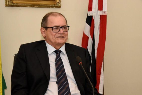 O presidente da Assembleia Legislativa (AL-MA), deputado Humberto Coutinho (PDT), foi submetido a uma cirurgia no hospital da Unimed, em Teresina (PI), para tratamento de quadro obstrutivo do intestino agudo, ocasionado por aderências de cirurgias anteriores; a cirurgia foi realizada com sucesso pelo médico cirurgião José Rodrigues dos Santos (Dr Zequinha, seu colega de profissão e amigo pessoal de décadas) e sua equipe
