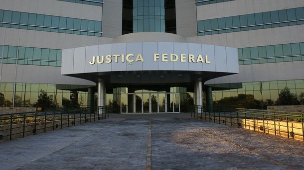 A 2ª Vara Federal Criminal de Niterói, na região metropolitana do Rio de Janeiro, condenou o empresário João Luís Fernandes de Almeida a 20 anos e 4 meses de prisão e multa; também foram condenados os empresários Jessé Pinheiro de Souza e Paulo Jorge de Almeida Oliveira a penas de 15 anos e 3 meses de reclusão e multa; os três foram receberam a sentença pelos crimes de sonegação fiscal, de contribuição previdenciária e de lavagem de dinheiro