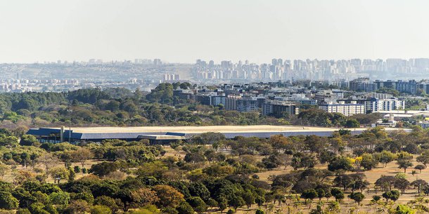 Está disponível até 15 de junho, para consulta pública, a minuta do decreto que regulamenta o Plano de Uso e Ocupação do Parque da Cidade Dona Sarah Kubitschek; o documento subsidiará o edital para contratação de parceria público-privada (PPP) para a gestão do local; um dos principais pontos levantados é a retomada do projeto original de Burle Marx para o Parque da Cidade — como é conhecido —, com a recuperação de espaços degradados e o plantio de espécies determinadas, por exemplo