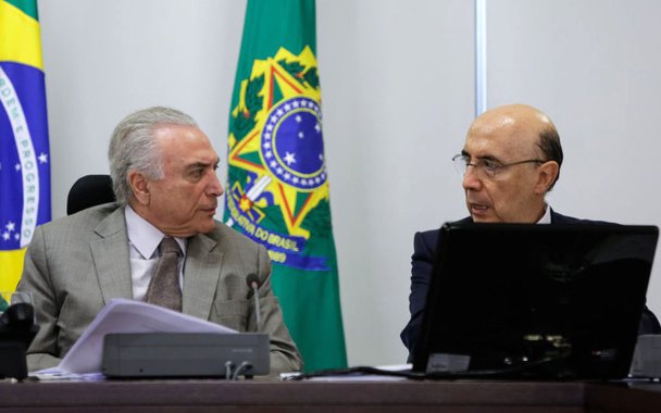 Pelos últimos sinais emitidos por Michel Temer e seu ministro da Fazenda, Henrique Meirelles, que prometeram não elevar a carga tributária, algo entre R$ 20 bilhões e R$ 25 bilhões virá de ajuste de tributos, aumento do IOF e do PIS/Cofins, inclusive sobre combustíveis; também está na previsão a eliminação de parte da desoneração sobre a folha de pagamentos; boa parte do mundo empresarial, que apoiou o golpe parlamentar que colocou Temer no governo, já está reagindo negativamente