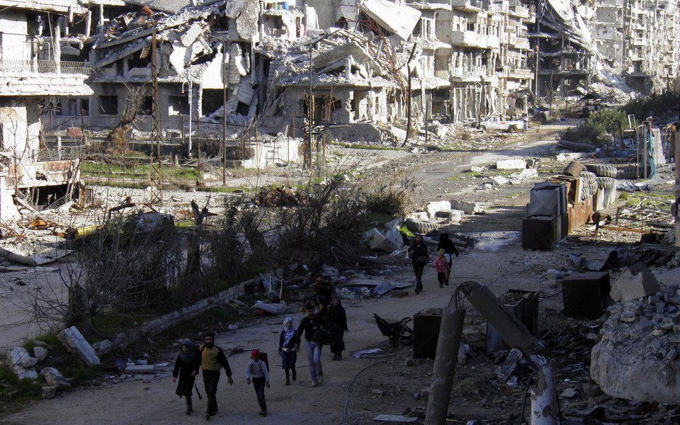 A Rússia propôs criar quatro zonas na Síria para reduzir as tensões: na província de Idlib, ao norte da cidade de Homs, Ghouta Oriental e no sul do país, disse uma fonte na oposição síria à Sputnik; "A Federação da Rússia propõe criar quatro zonas de redução das tensões na Síria: a província de Idlib, ao norte da cidade de Homs, Ghouta Oriental e no sul do país. São criadas linhas de segurança ao longo das fronteiras das zonas de redução de tensões para excluir a possibilidade de fogo aberto direto entre as partes da crise", diz o documento