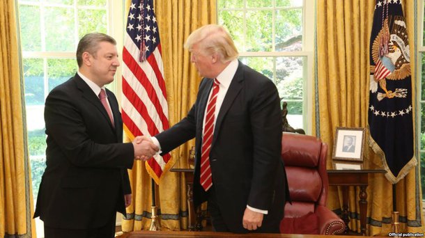 O governo norte-americano declarou apoio à integração da Georgia à OTAN (Organização do Tratado do Atlantico Norte); "[Pence] reafirmou o apoio dos EUA à decisão da Geórgia de tentar se integrar a instituições euroatlânticas, incluindo a OTAN", informou a Casa Branca, após encontro com o primeiro-ministro da Geórgia, Giorgi Kvirikashvili