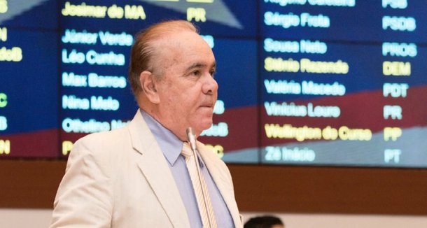 Foi o que disse, após o fim da sessão na Assembléia Legislativa do Maranhão desta quinta-feira 6, o deputado estadual Edivaldo Holanda (PTC), sobre a sua saída do Blocão que dá sustentação ao governador Flávio Dino (PCdoB) na casa; "Saí para analisar melhor e com mais isenção os projetos; E para representar melhor os anseios da população", afirmou, segundo o jornalista Ricardo Fonseca, do blog Propagando