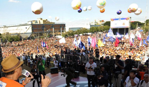 O prefeito João Doria (PSDB) foi o alvo principal dos discursos dos líderes políticos, no ato de 1º de Maio da Força Sindical, na zona norte de São Paulo; sindicalistas se revezaram no palco para criticar Doria, que chamou de "vagabundos" os grevistas da paralisação geral de sexta-feira (28); "Jamais vamos admitir que a CLT seja rasgada. Não somos playboizinhos que andam por aí se fingindo de trabalhadores", afirmou Paulo Ferrari, representante dos trabalhadores em edifícios e condomínios de São Paulo