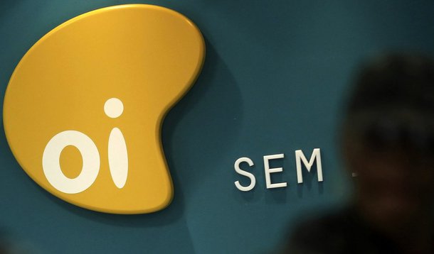 Por falta de confiança no trabalho da PricewaterhouseCoopers (PwC), o juiz da 7ª Vara Empresarial do Rio de Janeiro, Fernando Viana, decidiu substituir a empresa da função de administrador financeiro da recuperação judicial do Grupo Oi; rompimento da confiança entre o juiz e a empresa teve seu ponto alto na entrega da lista de credores. A PwC, que ficou responsável pela elaboração e preparação do edital, cometeu erros apontados pelo magistrado como inaceitáveis, deixando credores de fora da lista, incluindo credores que não deveriam lá constar e duplicando créditos que aumentaram a dívida da Oi em mais de R$ 2 bilhões