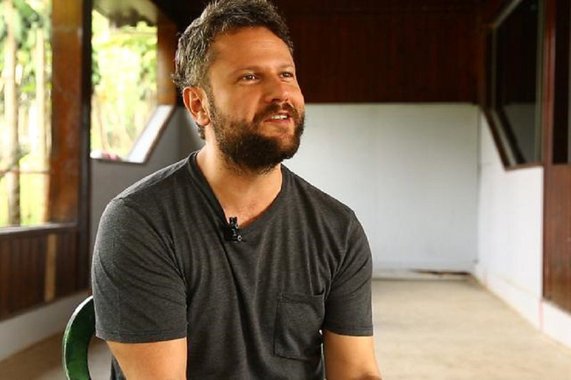 O diretor José Padilha prepara para a Netflix uma série inspirada nas investigações da Operação Lava Jato; a produção vai se chamar "O Mecanismo" e o ator Selton Mello será protagonista; ao todo, serão oito episódios sobre a atual crise política; ainda não há confirmação sobre quem viverá Dilma Rousseff, Sérgio Moro ou Lula