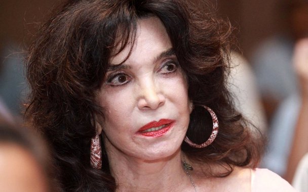Aos 82 anos, a atriz Lady Francisco revelou ao Blog do Paulo Sampaio que foi estuprada por um diretor da TV Globo há quase 50 anos. Lady já havia contado, em outras ocasiões, que sofreu dois estupros, mas só agora revelou que o agressor, em um deles, era um diretor que trabalhava e ainda trabalha na Globo; atriz contou que não denunciou o diretor na época pois ninguém acreditaria nela mas que, se fosse nos dias de hoje, faria o mesmo que a figurinista que denunciou José Mayer; "Faria a mesma coisa que ela. E pegaria um megafone pra todo mundo saber. Acho até que ela demorou"