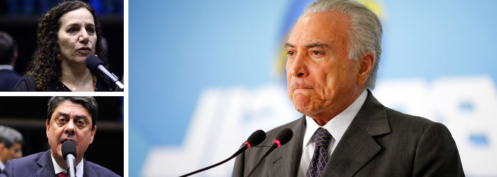 Julgamento da cassação do mandato de Michel Temer começa na próxima terça-feira (4) no TSE; independentemente dos aspectos jurídicos e apesar da complexidade da crise política, a permanência de Temer é o pior dos cenários, segundo deputados da oposição; "Ele está pagando o golpe. Então, está cumprindo uma agenda que, numa mudança política, pode ser interrompida, porque a cassação fragilizaria o processo", diz a deputada Jandira Feghali; para Wadih Damous (PT-RJ), o TSE não pode condenar Dilma e isentar Temer; "Seria um despropósito, nesse momento, o TSE mudar sua orientação jurisprudencial"