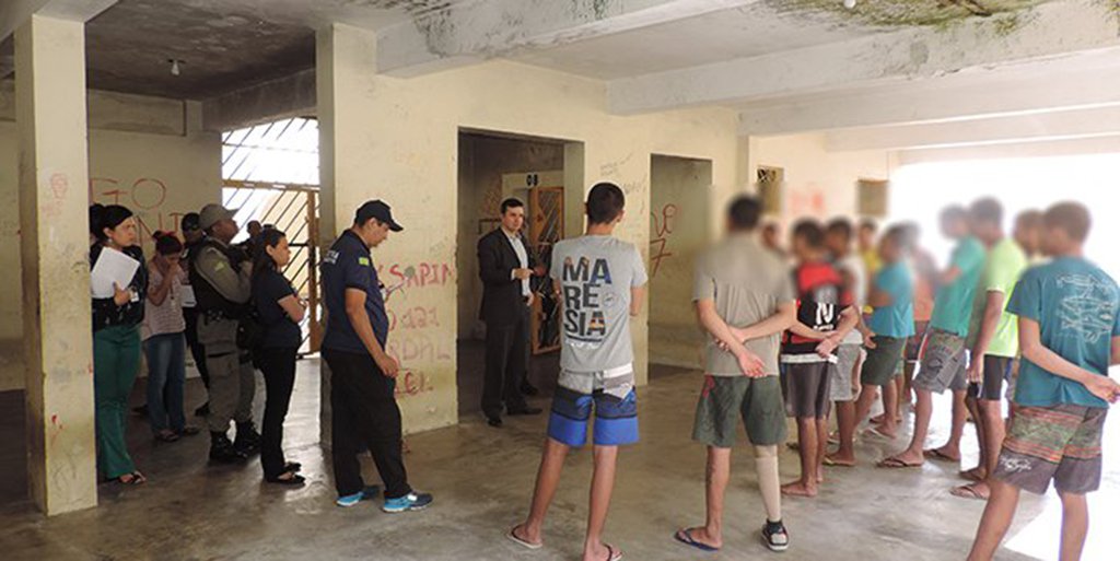 O MP-PI fez inspeções nos centros de acolhimento para adolescentes em conflito com a lei; a vistoria foi realizada pelo promotor de Justiça Maurício Verdejo, auxiliar da 46ª Promotoria de Justiça, que dentre outras atribuições, tem competência para "inspecionar entidades de acolhimento institucional e programas de acolhimento familiar"; em novembro do ano passado, o executivo estadual lançou edital para reforma e ampliação do CEM, no valor de 1,7 milhão, aproximadamente; a reforma deve atender às diretrizes do Sistema Nacional de Atendimento Socioeducativo (Sinase); detectou-se uma elevada quantidade de jovens oriundos do interior do Estado