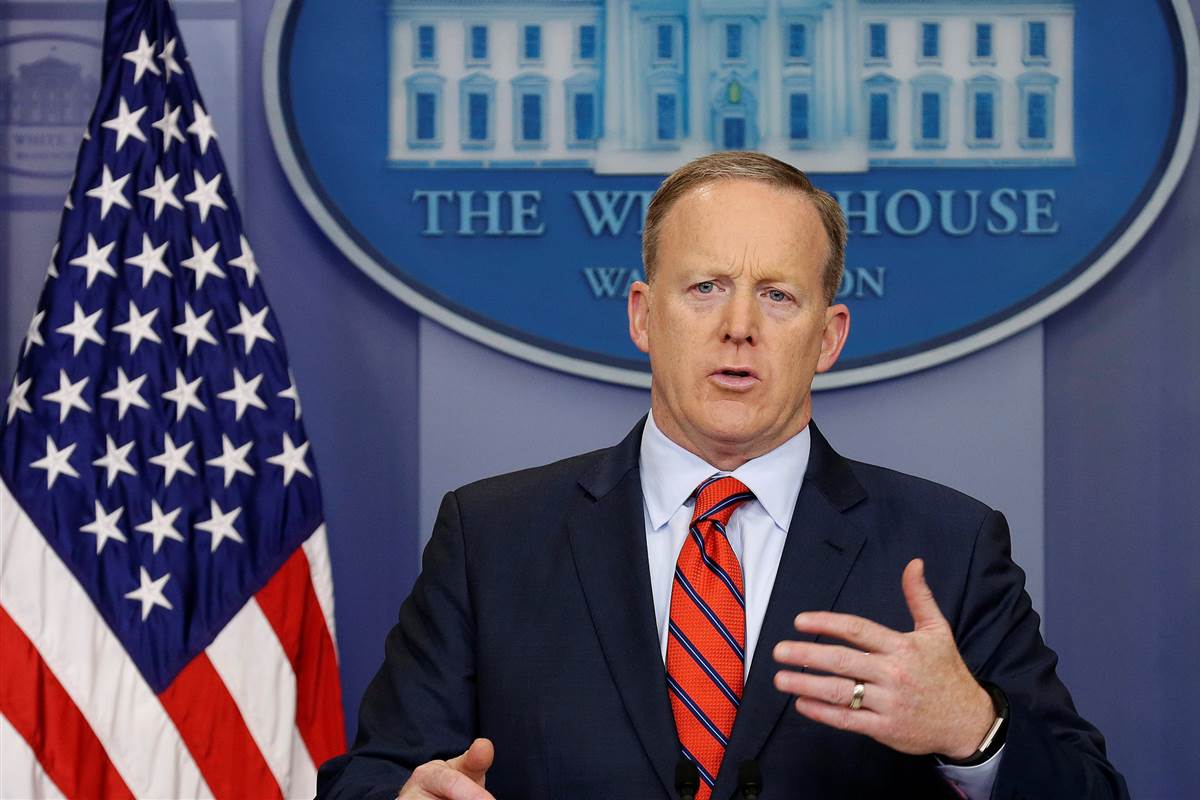 Em meio às tensões regionais coreanas, o porta voz da Casa Branca, Sean Spicer, afirmou o caráter preocupante da detenção de um cidadão norte-americano do domingo passado (7); "Obviamente, isso é preocupante. Estamos bastante alertas sobre isso e iremos trabalhar por meio da embaixada da Suécia... por meio do nosso Departamento de Estado, para buscar a libertação de indivíduos lá", disse o porta-voz da Casa Branca