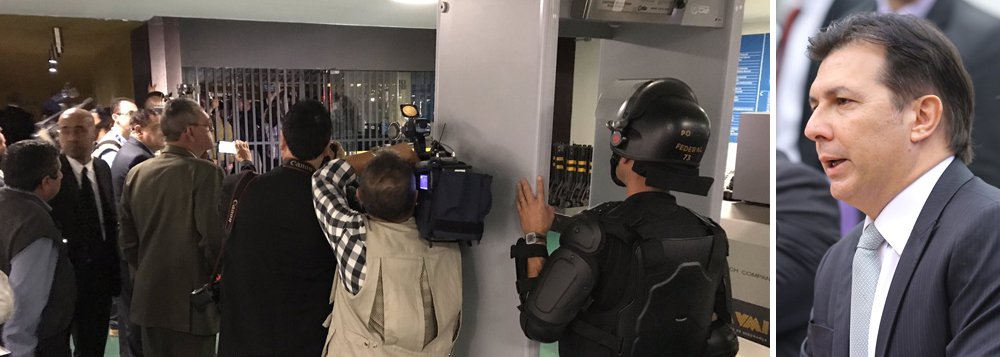 Após a desistência do relator da reforma da Previdência na Câmara, deputado Arthur Maia (PPS-BA), de incluir os agentes penitenciários nas regras especiais de aposentadoria de policiais, um grupo de representantes da categoria organizou um protesto na entrada da ala de comissões da Câmara; eles queriam acesso para companhar a votação do relatório da reforma da Previdência na comissão especial