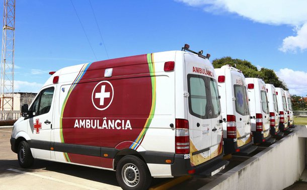 Com um investimento da ordem de 1,4 milhão na aquisição, o Governo do Maranhão entregou mais nove ambulâncias, de um total de 104 já adquiridas. As nove ambulâncias foram entregues para cidades de Anapurus, Araioses, Buriti, São Bento, Centro Novo, Vitorino Freire, Santa Quitéria, Jatobá e Buriticupu.O governo Flávio Dino vai estender o programa aos 217 municípios. As ambulâncias passam a compor o novo mapa do transporte sanitário no Maranhão. O governador Flávio Dino vai estender o programa aos 217 municípios
 