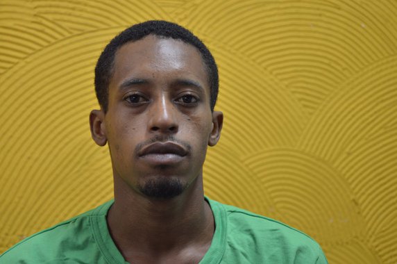 Preso em junho de 2013 por suposta prática de porte de aparato incendiário ou explosivo quando levava apenas duas garrafas plásticas de produtos de limpeza, o catador de latas Rafael Braga Vieira foi condenado à pena de 11 anos e três meses de reclusão, além do pagamento de R$ 1.687; negro, pobre e favelado, Rafael Braga é o único condenado preso no contexto das jornadas de junho de 2013; a sentença foi publicada no portal do TJRJ