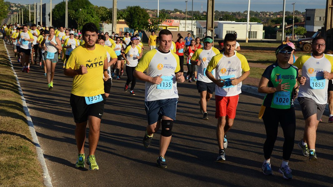 Os cruzamentos da Avenida Teotônio Segurado entre as LOs - 01 e 11 estarão totalmente interditados para quem desejar atravessar a via, durante a Corrida do Trabalhador, que acontece neste sábado, 29; exceção será na LO-05, onde agentes de trânsito farão o controle do tráfego nos casos de urgência para acesso ao Hospital Geral de Palmas