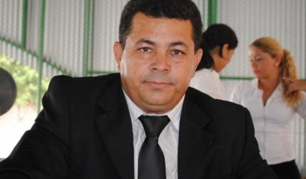 O prejuízo enfrentado por centenas de palmenses com a falta de infraestrutura em loteamentos comercializados por empresas do ramo imobiliário foi o tema central dos debates parlamentares; a Casa de Leis instituiu uma comissão especial para acompanhar as demandas dos moradores de diversos bairros nessa situação; se acordo com o presidente da Casa, José do Lago Folha Filho (PSD) a comissão irá apurar as responsabilidades dessas empresas; “As empresas colocam a culpa na prefeitura. Queremos detectar onde está a falha para que possamos corrigir isso e dar uma reposta ao cidadão”, frisou