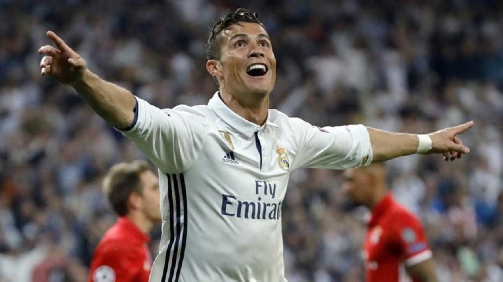 Cristiano Ronaldo pediu o fim das vaias da sempre exigente torcida do Real Madrid depois que seus três gols contra o Bayern de Munique, na terça-feira, colocaram o Real Madrid nas semifinais da Liga dos Campeões pela sétima temporada consecutiva; "Não estou pedindo que batizem ruas com meu nome, a única coisa que peço é que não me vaiem aqui", disse Ronaldo ao canal de televisão espanhol Antena 3; "Quero que eles parem de me vaiar porque sempre dou meu melhor, e mesmo quando não marco gols tento ajudar o Real Madrid"