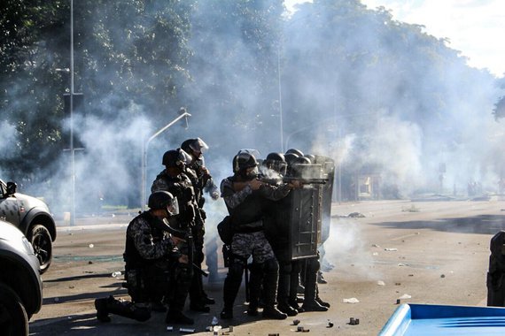 O Ocupa Brasília, deste 24 de maio, vai entrar para a História do Brasil como o dia em que um golpista, sem legitimidade, entrincheirado indevidamente com um covil de bandidos dentro do Palácio do Planalto, convoca as Forças Armadas para protegê-lo