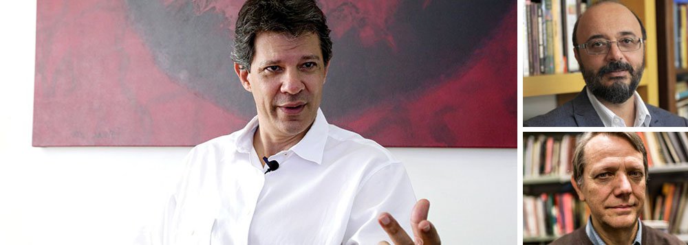 Professores Leonardo Avritzer, André Singer e o ex-prefeito Fernando Haddad se reúnem no primeiro encontro do ciclo Pensando a Democracia a ser realizado em São Paulo; serão encontros mensais em Belo Horizonte e em São Paulo, que reunirão intelectuais renomados para debater o tema, democratizando a discussão para fora dos muros da universidade