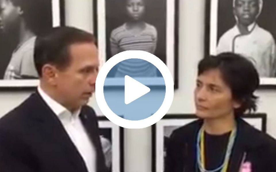 O prefeito de São Paulo, João Doria (PSDB), mostrou que valoriza mesmo as redes sociais e demitiu Soninha Francine, que estava à frente da Secretaria Municipal de Assistência e Desenvolvimento Social (SMADS), através de um vídeo no Facebook; enquanto Soninha mostra-se visivelmente desconfortável, Doria disse que a decisão foi baseada numa “conversa altiva e elevada”; “Não tive nenhuma decepção, ela continua a mesma Soninha que eu sempre gostei”, afirmou