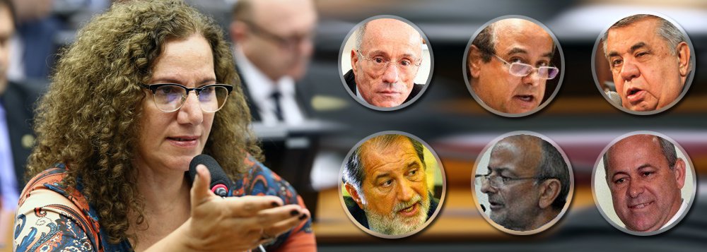 Deputada federal Jandira Feghali (PCdoB-RJ) comentou a prisão do ex-conselheiro do TCE-RJ Aluísio Gama, o sexto a ser preso na manhã desta quarta-feira, na operação 'O Quinto do Ouro'; outros cinco tiveram prisão decretada; Também alvo da operação, o presidente da Alerj, Jorge Picciani (PMDB), foi levado por condução coercitiva para depor na Superintendência da PF; "Esta situação não dá legitimidade à Alerj para aprovar projetos que prejudiquem o povo trabalhador, que privatize empresas como a Cedae, que tentem cumprir a contrapartida de um governo ilegítimo como o de Temer", disse Jandira; "Que País é esse? Que Rio de Janeiro é esse?", questionou; "Até o Tribunal de Contas envolvido. É uma situação de falta de comando, de legitimidade, para continuar avançando com agendas regressivas"