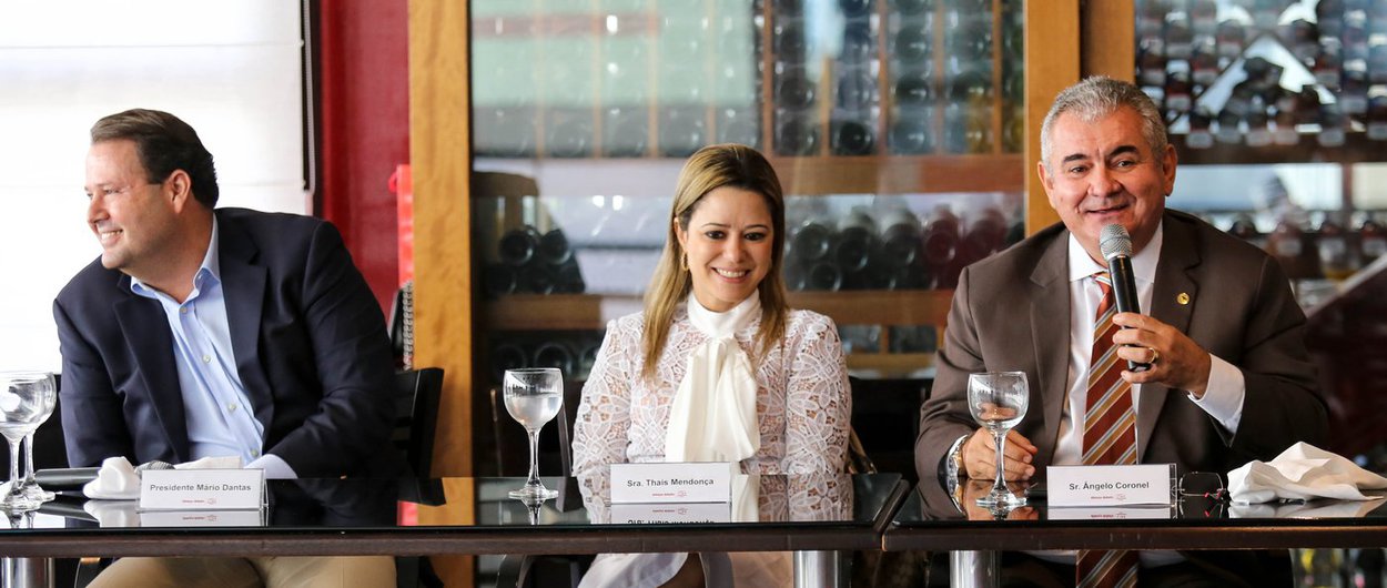 O presidente da Assembleia Legislativa da Bahia, deputado Ângelo Coronel (PSD), assegurou em evento promovido pelo Grupo de Líderes Empresariais, na Casa do Comércio, em Salvador, que o setor produtivo baiano será ouvido pelos parlamentares em qualquer proposta que altere a legislação fiscal do Estado; "O setor produtivo, que gera renda e empregos para o Estado, não pode ficar de fora do debate que, por ventura, venha alterar a alíquota dos impostos estaduais. Sou da base política do governador Rui Costa, mas não vamos aprovar nada através de 'rolo-compressor'", disse Coronel