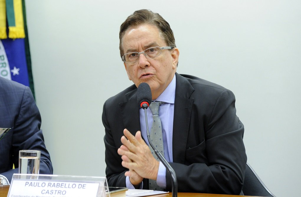 Novo presidente do Banco Nacional de Desenvolvimento Econômico e Social (BNDES), o economista Paulo Rabello de Castro afirma que sua principal missão à frente da instituição será "reanimar o setor produtivo brasileiro"; "Tenho a missão de reanimar o setor produtivo brasileiro, leia-se industrial principalmente. É uma missão dura, mas grandiosa"; para ele, o setor industrial merece maior atenção uma vez que o setor agrícola "está bem cuidado por seu próprio desempenho e estímulo de preços"