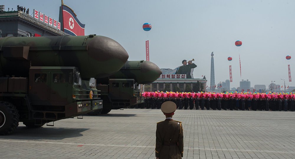 Coreia do Norte é um país pacifico, mas defender o país da ameaça por parte dos EUA ela está pronta a tomar medidas extremas, comunica a Agência Central de Notícias da Coreia (KCNA em inglês) citando representantes do Ministério das Relações Exteriores da Coreia do Norte; "O desejo firme da Coreia do Norte é ir até ao fim, em caso de os EUA tencionarem continuar sua política de confrontação. O exército da Coreia do Norte já tinha indicado que suas medidas vão incluir ataques preventivos e outras medidas", diz o comunicado citado pela KCNA