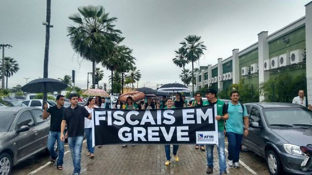 Além de aderir à luta contra as propostas de reforma do governo ilegítimo de Michel Temer, os fiscais do município de Fortaleza aproveitam a data para reforçar a pauta específica da categoria junto à Prefeitura. Ao todo são 550 fiscais de atividades urbanas, que atuam na fiscalização de obras, posturas, meio ambiente, controle urbano, direitos do consumidor e transporte
