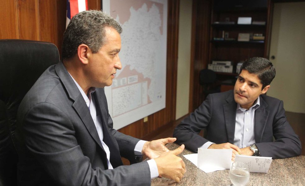 O governador Rui Costa (PT) arrefeceu a euforia dos aliados de ACM Neto (DEM), que dão como 'certeza absoluta' a candidatura do prefeito de Salvador ao governo do Estado em 2018; Rui afirmou em entrevista coletiva que a possível candidatura de ACM Neto será só mais uma, e disse que não está preocupado com eleição por ora; "Todos têm o direito de se colocar candidatos. Quanto mais candidaturas, melhor. Todos que quiserem sair serão bem-vindos. Não torço e nem peço para que ninguém saia ou deixe de ser candidato. Espero que todos que queiram possam sair. O povo é quem vai decidir", disse Rui