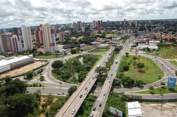 Pelo menos 16 pessoas registraram um boletim de ocorrência no 7º Distrito Policial em Teresina contra uma quadrilha suspeita de estelionato e apropriação indébita de carros; as vítimas informaram terem repassado seus veículos para pessoas que supostamente trabalhavam como corretores; os membros da quadrilha diziam que não iriam devolver os carros e ameaçavam as vítimas