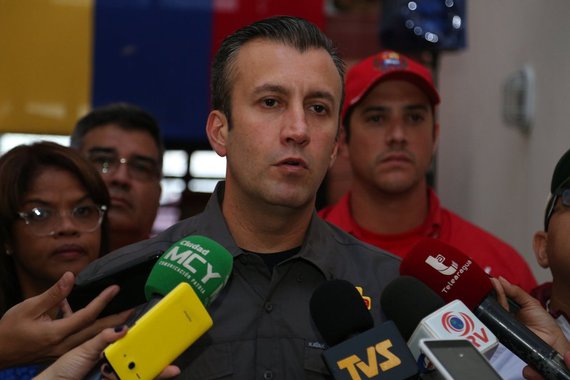 Governo venezuelano enfrenta um golpe, disse o vice-presidente Tareck El Aissami em entrevista a um canal estatal de televisão; "Nós alertamos a comunidade internacional... esta direita terrorista está lançando seu ódio, estamos no meio de um golpe, vamos derrotá-lo", disse El Aissami; vice-presidente chamou a unidade para a Força Armada Nacional e à união "cívico-militar"