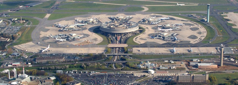 As vias de acesso ao Aeroporto Internacional Juscelino Kubitschek já estão liberadas e o tráfego flui sem problemas; as pistas foram bloqueadas nos dois sentidos por volta das 5h30; os manifestantes fizeram barreiras, com pneus em chamas; a Polícia Militar chegou a interditar os acessos às pistas até que os bloqueios fossem retirados; a Inframerica, empresa concessionária que administra o terminal, informou, por meio de comunicado publicado em sua página na internet, que, apesar da paralisação, o terminal está operando, mas que podem ocorrer atrasos nos voos