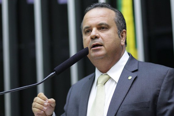 Deixaremos este deputado zombar de todo o movimento sindical? Não ocuparemos Brasília? Deixaremos aprovarem o desmonte da CLT antes da Greve Geral?