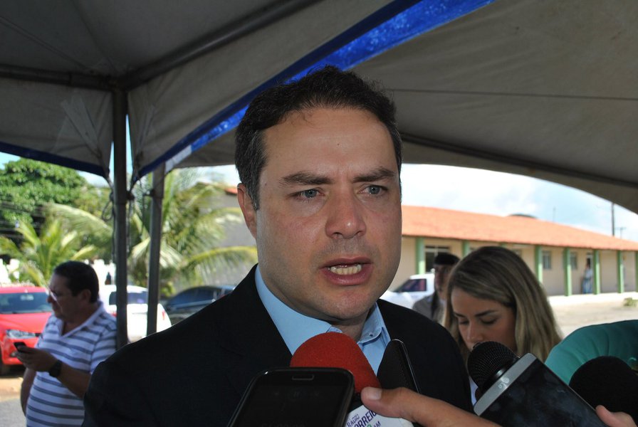 O governador Renan Filho (PMDB) negou ter recebido recursos ilegais durante a campanha eleitoral de 2014, quando venceu a disputa pelo governo do Estado; segundo ele, as doações feitas à chapa do governador "ocorreram dentro da lei e foram devidamente declaradas e aprovadas pela Justiça Eleitoral", o que vai de encontro às informações da delação premiada de executivos da Odebrecht