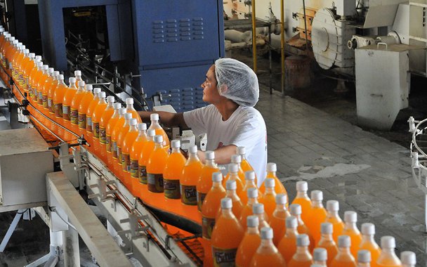 Relatório Focus, divulgado na manhã desta segunda-feira, 27, pelo Banco Central mostra que a previsão de economistas mostra um quadro de estagnação econômica no País para este ano; de acordo com o levantamento, as expectativas para o PIB (Produto Interno Bruto) apresentaram leve queda de 0,48% para 0,47% neste ano; com o país em sua maior recessão da história, a previsão da inflação é de 4,12% em 2017