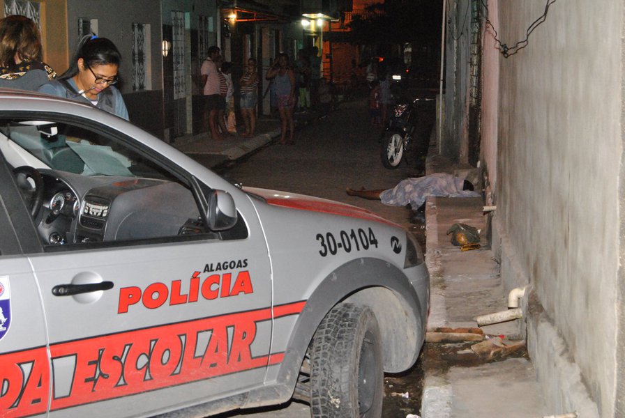 A capital alagoana, que já foi a 6ª mais violenta do mundo, caiu 19 posições no ranking elaborado pela ONG mexicana Conselho Cidadão para Segurança Pública e Justiça Penal, responsável pela elaboração da lista das 50 cidades mais violentas do mundo; diminuição da taxa de homicídios em Maceió por grupo de 100 mil habitantes, nos últimos três anos, foi de 28,98%; em 2014 - no governo Teotonio Vilela- Maceió era cidade mais violenta do Brasil e a 6ª mais violenta do mundo; na contramão, outras capitais brasileiras registraram crescimento