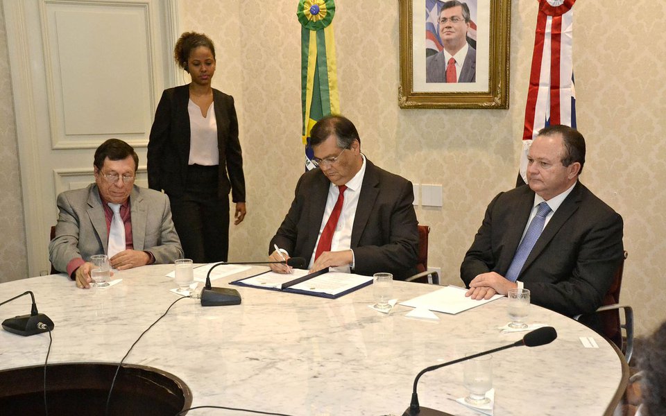 O Governo estadual e o MPT-MA assinaram termo de ajuste de conduta (TAC) que assume o compromisso de criar o programa estadual de enfrentamento ao trabalho em condições análogas às de escravo; a solenidade é um marco histórico no Brasil, pois esta é a primeira vez que esse tipo de acordo é celebrado entre um executivo e o MPT, segundo o governo; o TAC prevê a criação do programa estadual para assegurar, sobretudo, que os trabalhadores libertados não voltem a ser escravizados. Além disso, presume política de mobilização, prevenção e reinserção social das vítimas da exploração de ações voltadas às políticas públicas articuladas de educação, saúde, assistência social, trabalho, emprego e renda, promoção de acesso à terra, educação de jovens e adultos e profissionalizante
