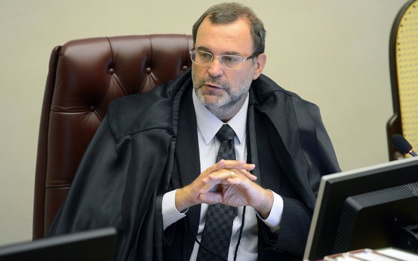 "Hoje em dia é preciso mais coragem para absolver um inocente do que para tirar a liberdade de alguém", critica Sebastião Reis, ministro do STJ, que condena a onda punitivista no Brasil e os juízes do "tapete vernelho", que utilizam processos penais para se transformar em celebridades