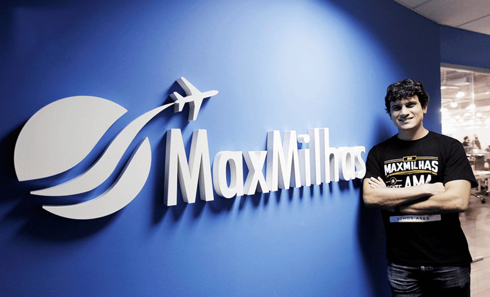 A maior empresa de vendas de passagens aéreas emitidas por milhas do mundo, a MaxMilhas foi fundada em 2013 e desde então não recebeu nenhum investimento externo, sendo considerada o maior caso de bootstrapping do País; Oliveira, CEO da companhia, trouxe dicas de como crescer e ser bem-sucedido sem capital externo; uma delas é fazer um planejamento que consista com o estágio da sua companhia; "Escalar a sua empresa nessa fase não é tão importante no momento. Foque na sua equipe pois é ela que fará um grande esforço para você crescer sem necessitar de um investidor, ou seja, que você permaneça bootstrapping"