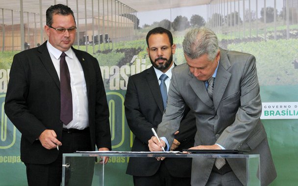 O governador do Distrito Federal, Rodrigo Rollemberg, exonerou o secretário de Agricultura,  José Guilherme Tollstadius Leal, que assume a presidência da Emater; a mudança consta no Diário Oficial do Distrito Federal (DODF) desta terça-feira (22)