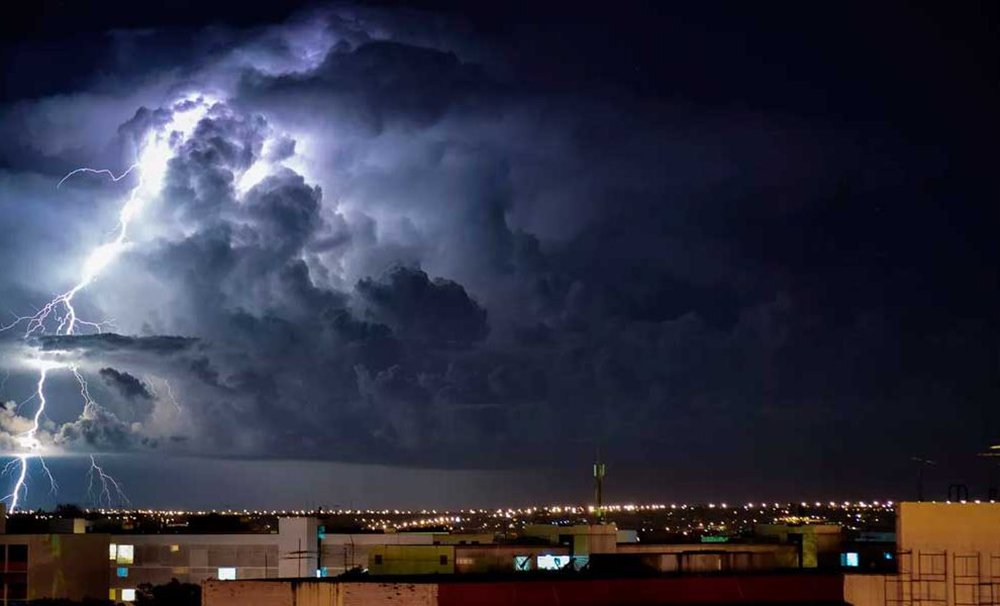 As chuvas que caíram no Distrito Federal desde o início de maio superaram em 66% a média prevista para todo os dias deste mês; de acordo com o Instituto Nacional de Meteorologia (Inmet), choveu 64,3 mm desde o dia 1º até esta segunda-feira (22); a média prevista para o mês era de 38,6 mm