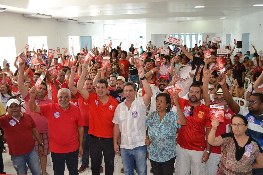 O secretário nacional de Finanças do PT, Márcio Macêdo, participou do Congresso Estadual do partido, em Sergipe; no evento, que discutiu a conjuntura política do país, o atual presidente estadual da sigla, Rogério Carvalho, foi reeleito, com 76% dos votos; para Macêdo, a etapa estadual funcionou como espaço de debate sobre o futuro do partido e do país; ele avalia que o 6º Congresso Nacional do PT será um “divisor de águas” no sentido de apresentar à sociedade os caminhos que o partido pretende trilhar para a retomada do projeto estratégico que transformou o país e para levar Lula novamente à presidência da República